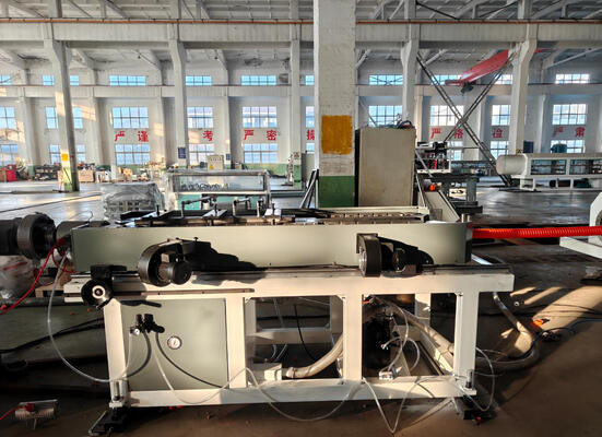 Double Wall Corrugated Pipe Extrusion Line with Pressure Water Cooling Continuously, Siemens Brand Electrical Parts, and 100kg/h - 2000kg/h Production Capacity
